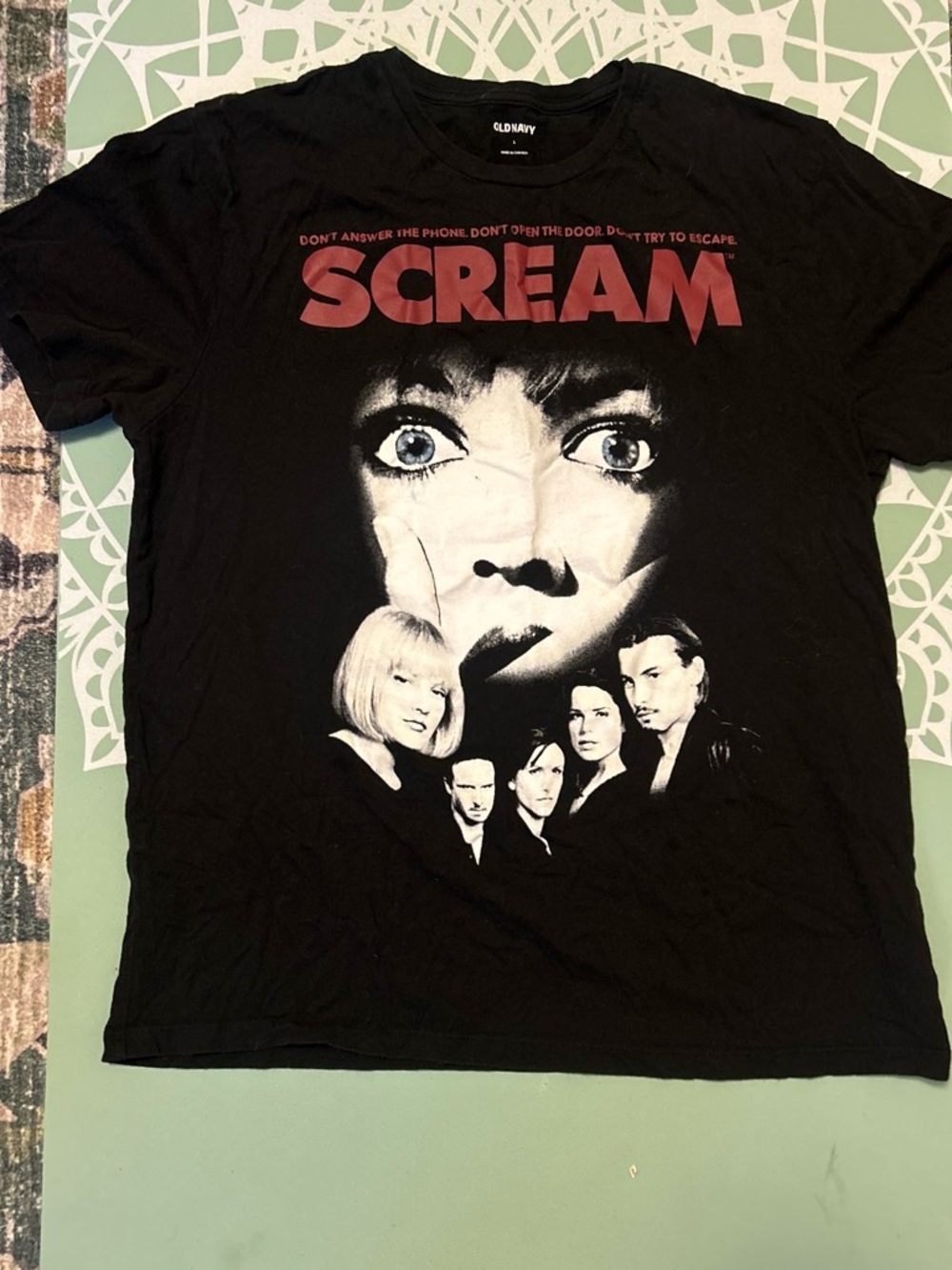 Old Navy Black 'Scream' Graphic Short‑Sleeve Tee with Red Logo - Picture 1 of 1